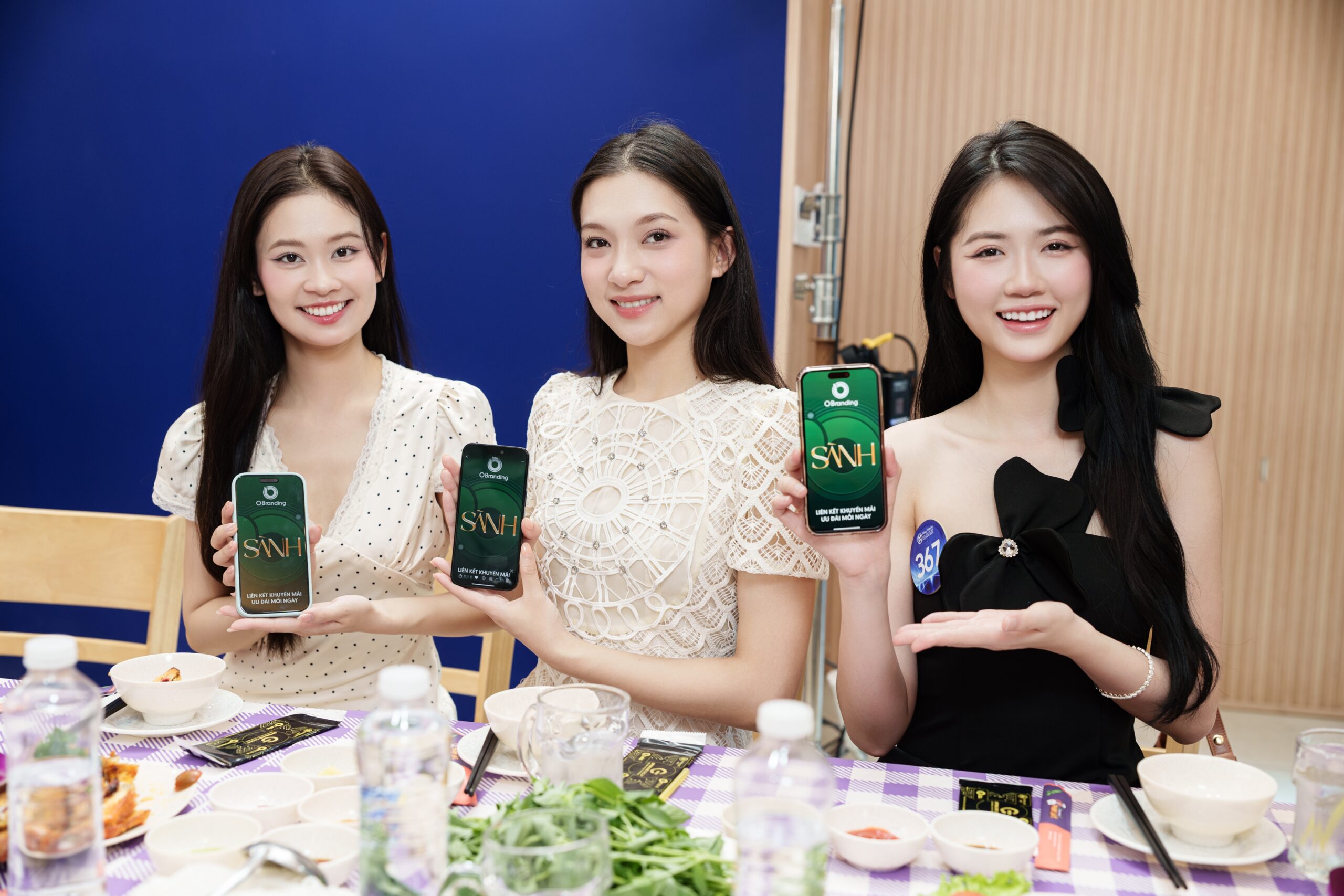 Tập đoàn OpenLive Group trao tặng Thẻ Sành cho Top 50 Miss World Vietnam 2025