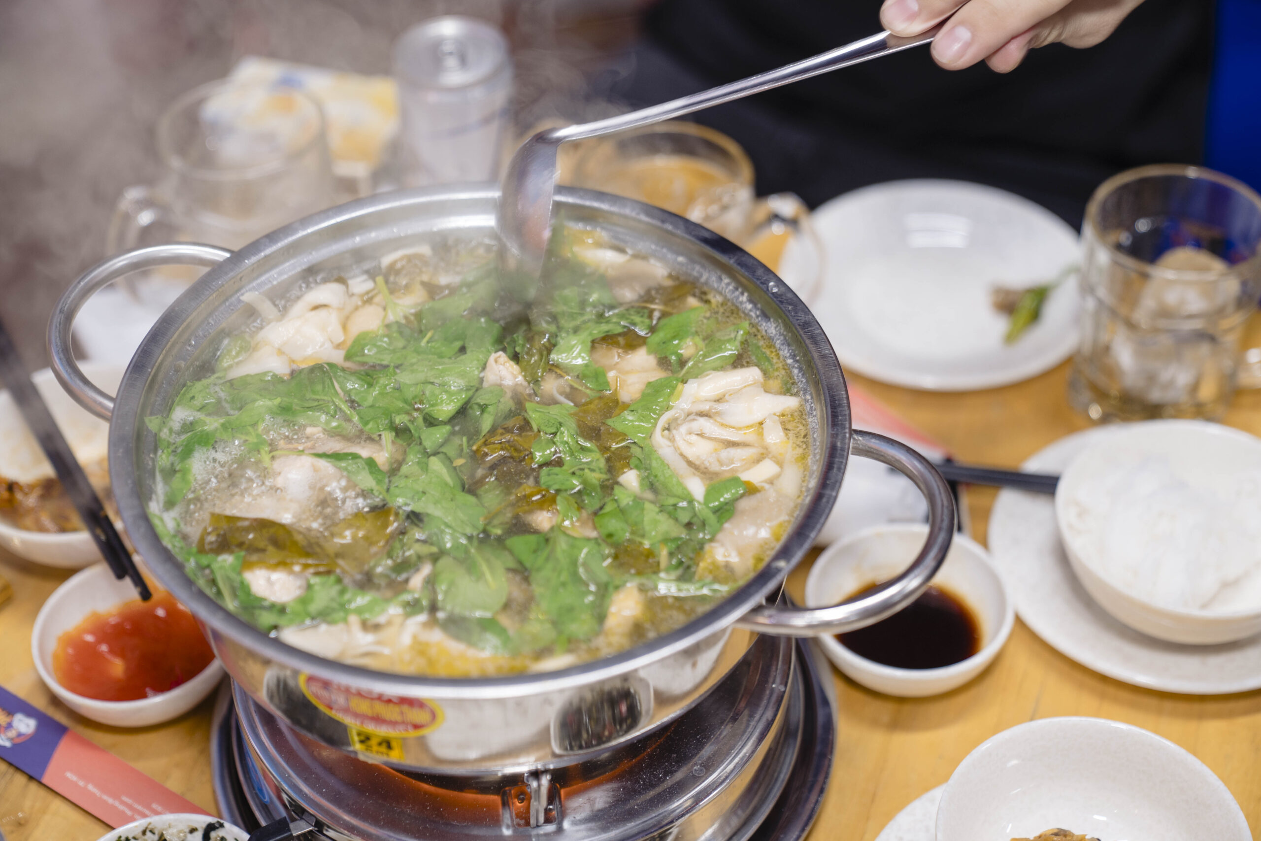 Lẩu gà lá é - chuẩn gu ẩm thực miền Trung