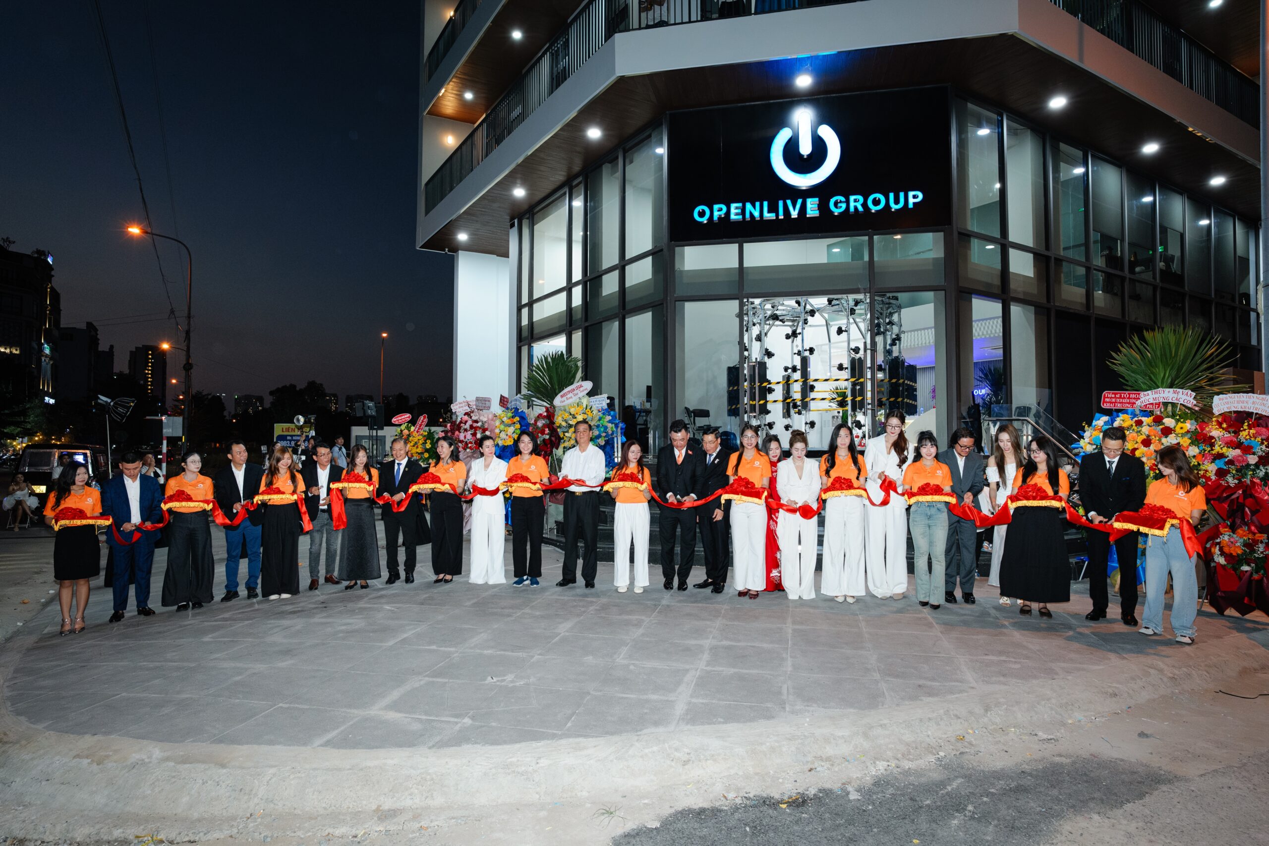  Bước chuyển mình mạnh mẽ trên hành trình phát triển của OBranding tại sự kiện khai trương tòa nhà trụ sở Tập đoàn OpenLive.