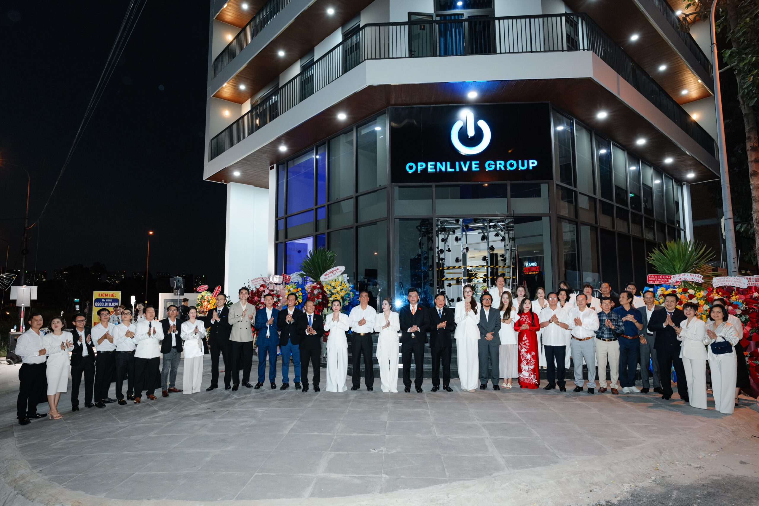 Khoảnh khắc đánh dấu cột mốc mới với sự hiện diện của Ban Lãnh đạo, Ban Tham mưu và Cố vấn