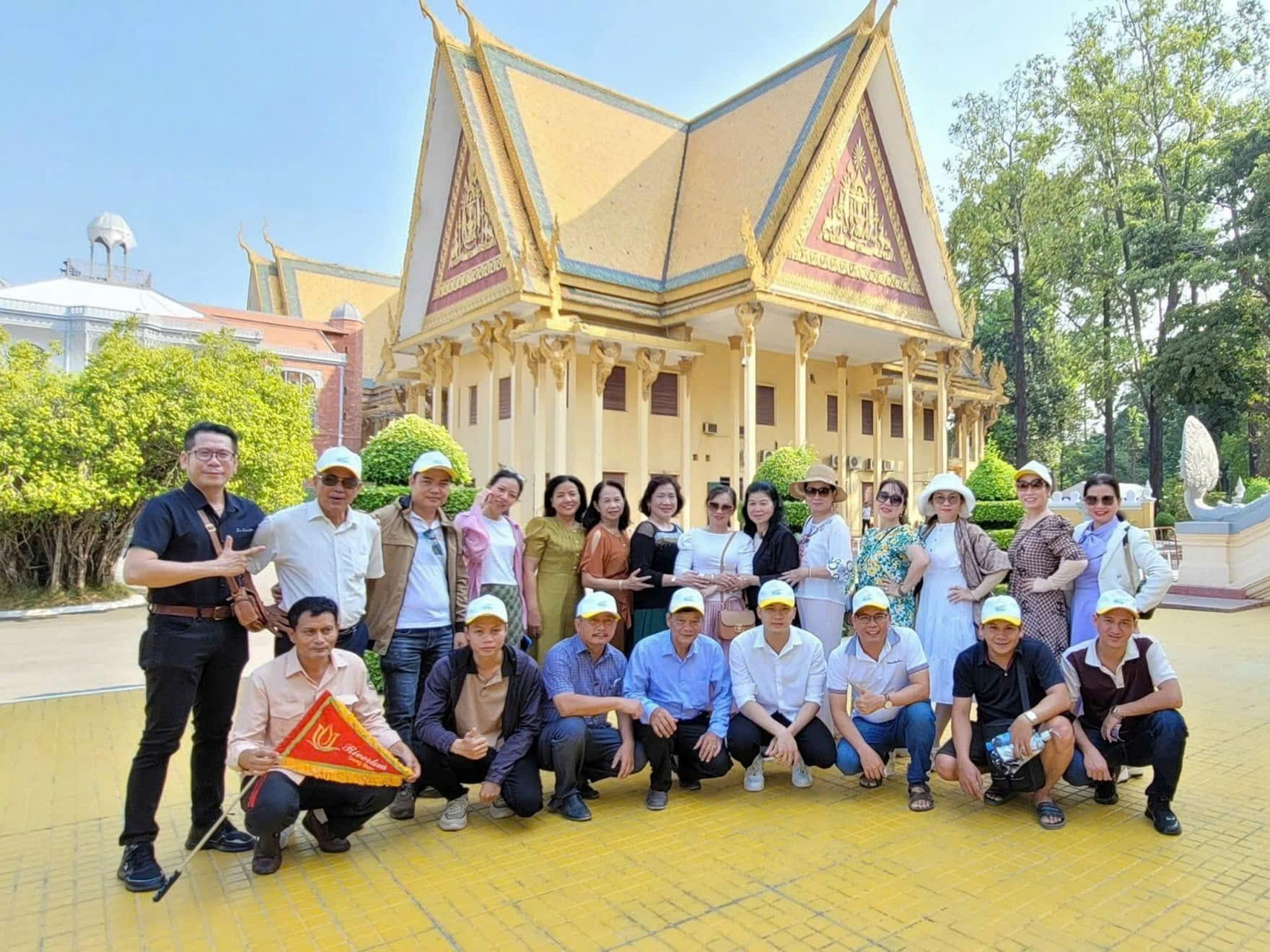 CÔNG TY TNHH DỊCH VỤ DU LỊCH ĐỒNG THÁP RIVER TOUR