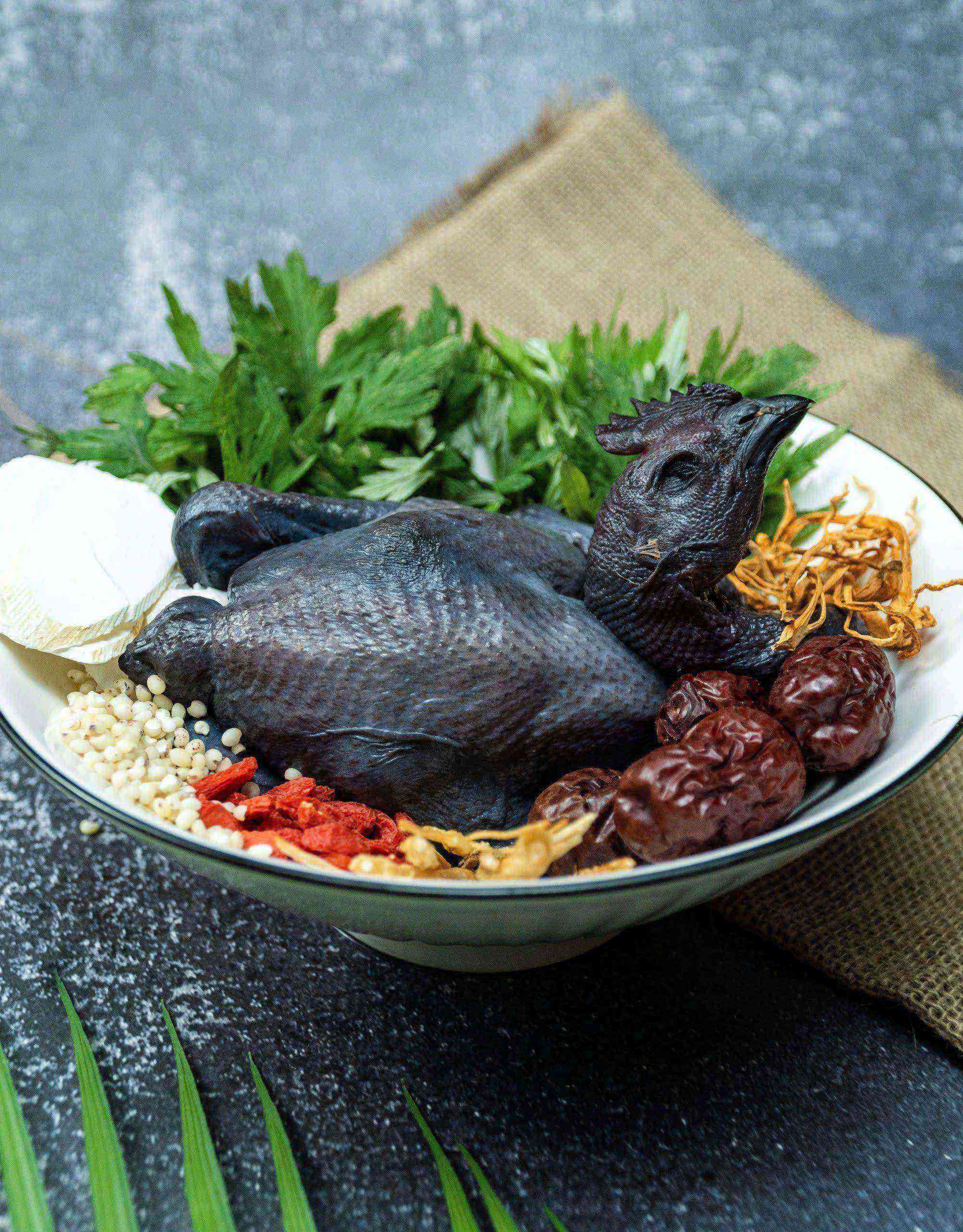 GÀ ÁC NAM TRINH